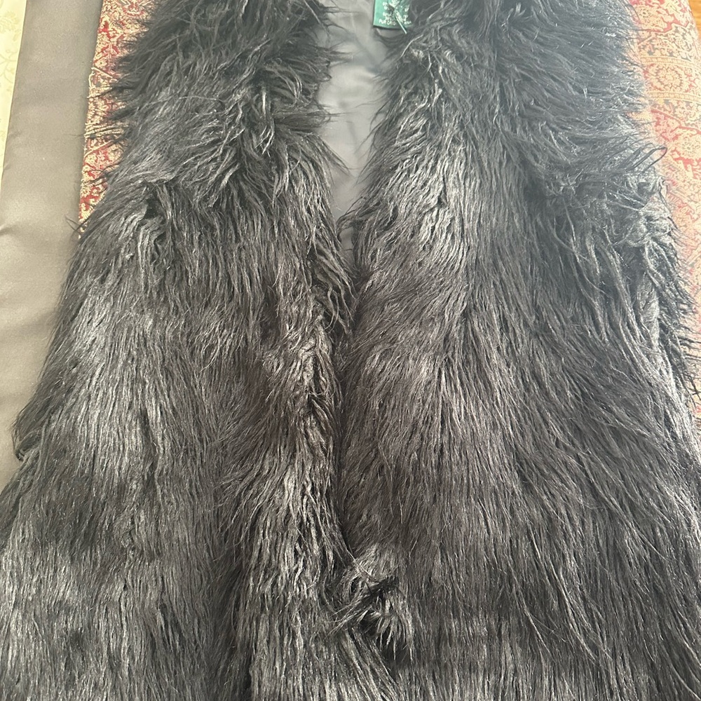 Chic Ralph Lauren Black Faux Fur Vest